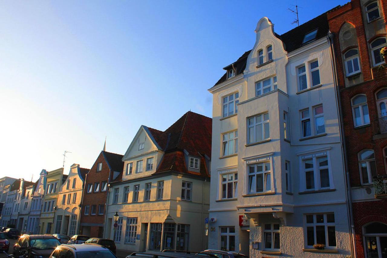 Cvjm Hotel Am Dom Любек Экстерьер фото