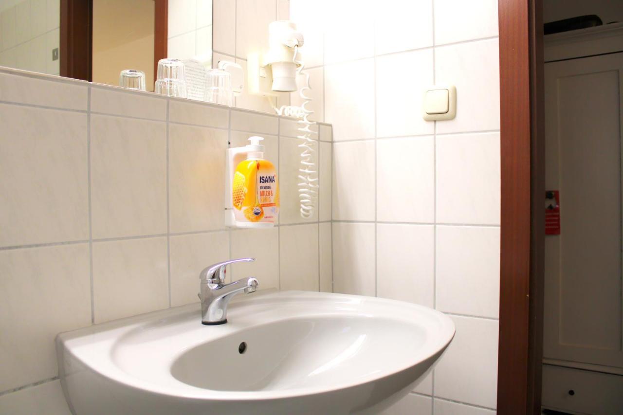 Cvjm Hotel Am Dom Любек Экстерьер фото